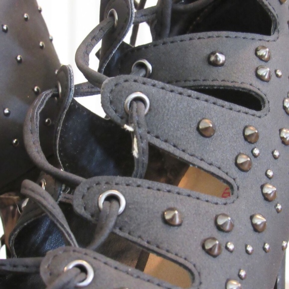 JustFab black heels - Picture 3 of 8